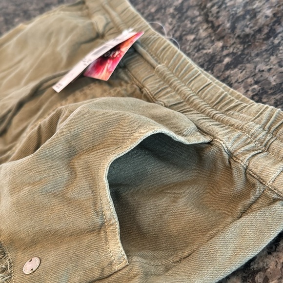 Roxy scenic route drab green shorts NWT L - Picture 5 of 10